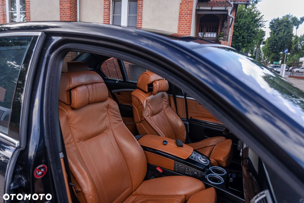 BMW Seria 7 750i - 17