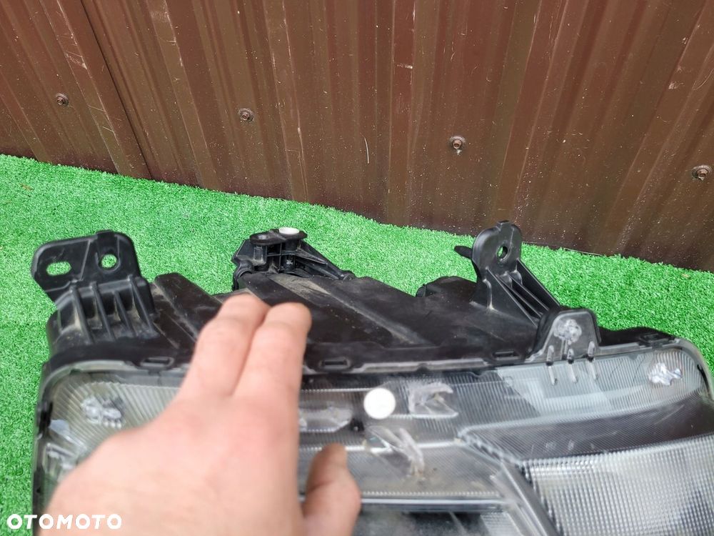 Hyundai Staria lampa przod prawa full led - 3