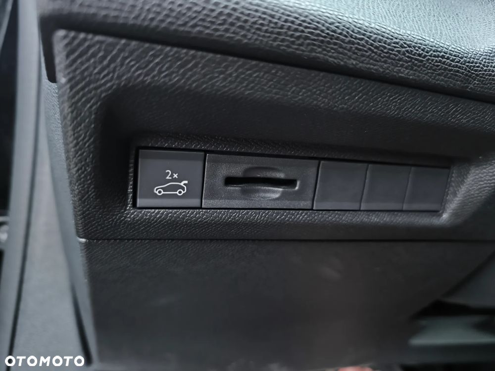 Peugeot 408 HYBRID 136 e-DSC6 GT - 14