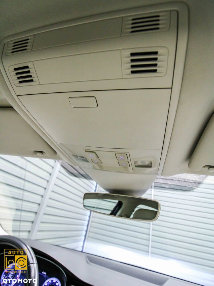 Volkswagen Passat - 35