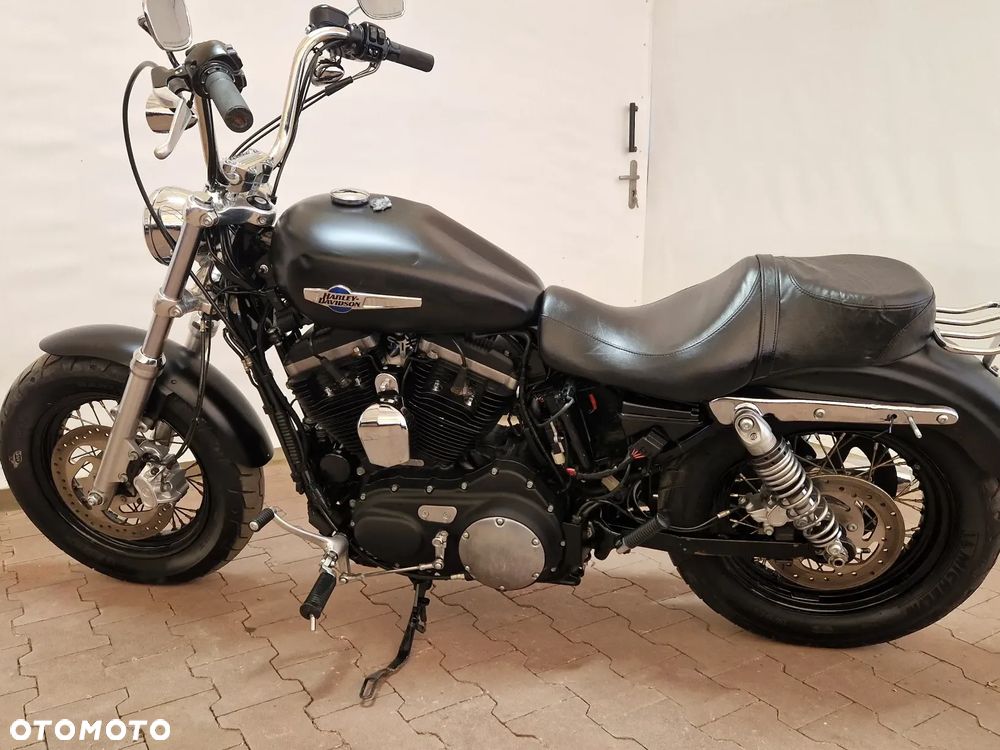 Harley-Davidson Sportster Custom 1200C - 4