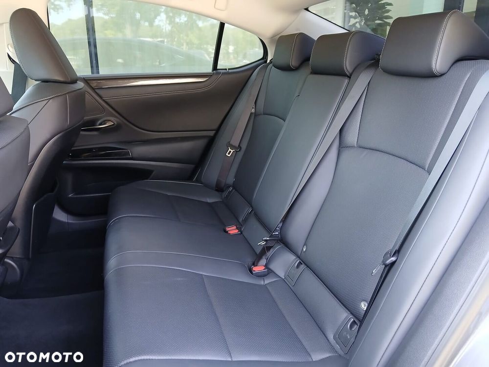Lexus ES 300h Business Edition - 7
