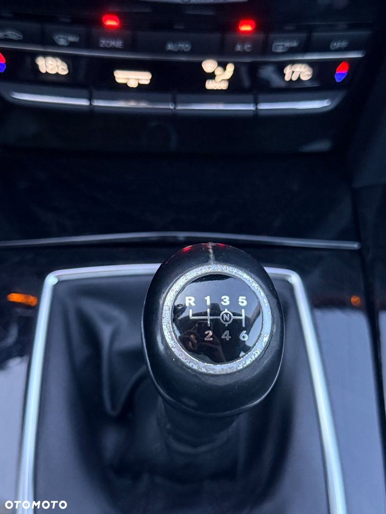 Mercedes-Benz Klasa E 200 CGI BlueEFFICIENCY Avantgarde - 12