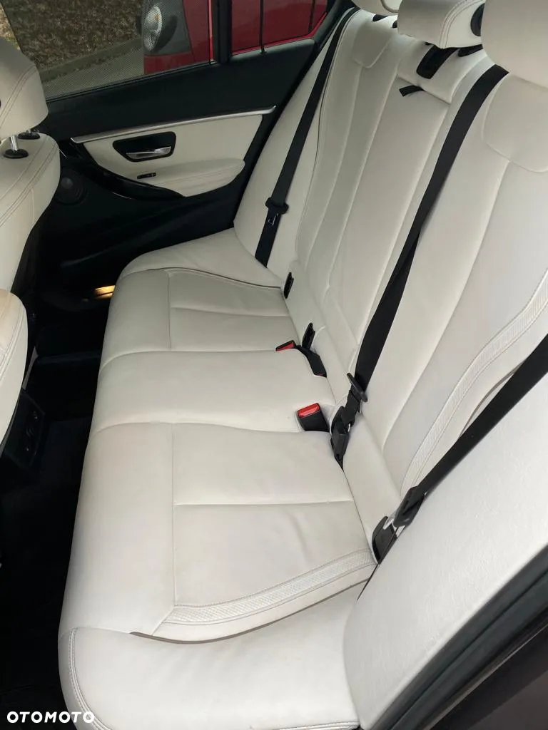 BMW Seria 3 330i xDrive M Sport - 14
