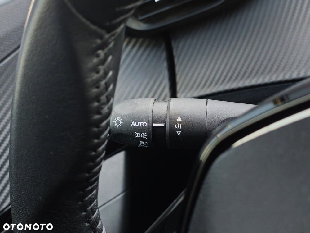 Peugeot 2008 PureTech 100 Allure S&S BVM6 - 15