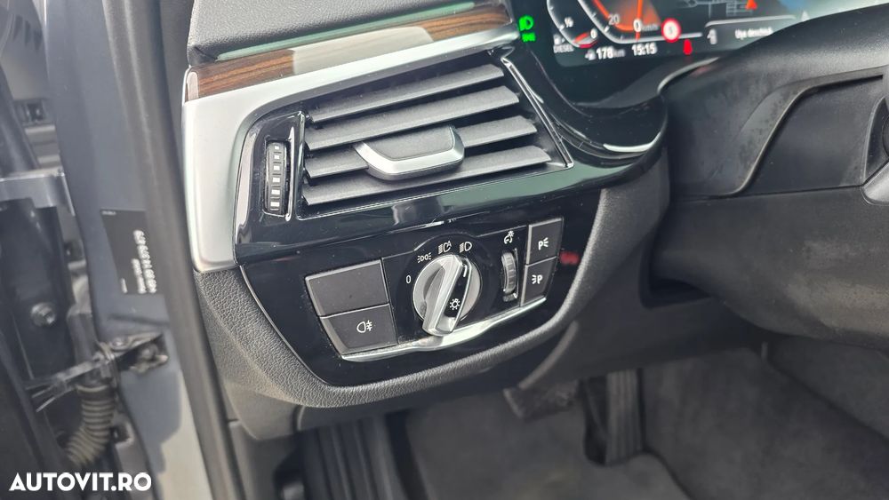 BMW Seria 5 520d Aut. Luxury Line - 29