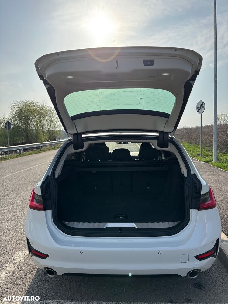 BMW Seria 3 330e Aut. Sport Line - 24