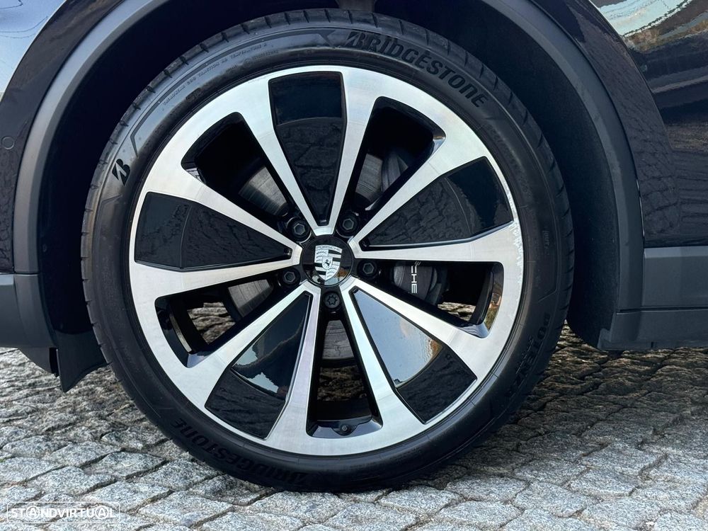 Porsche Macan Electric 4 - 7