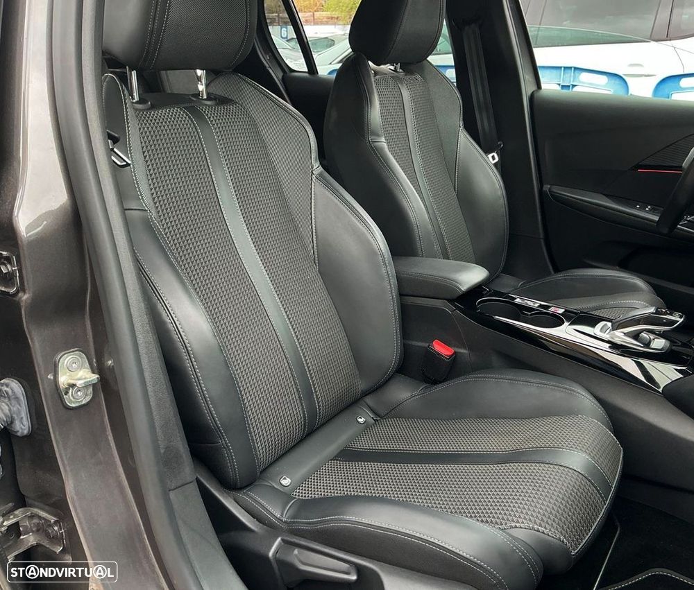 Peugeot 208 1.2 PureTech GT Line EAT8 - 6