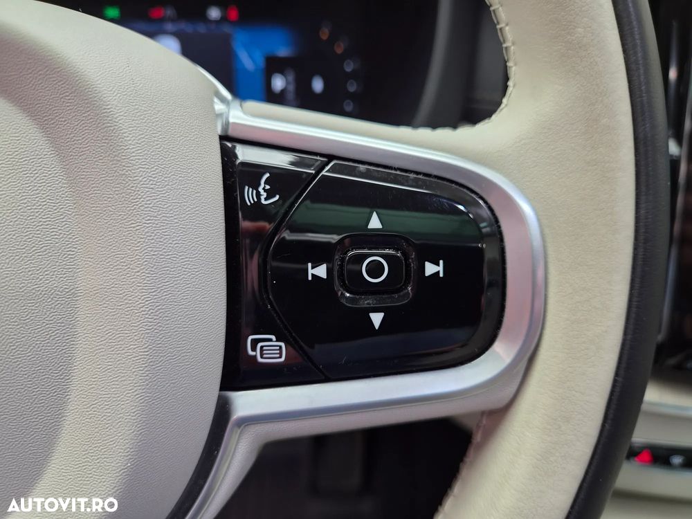 Volvo XC 60 B4 MHEV AT8 AWD Inscription - 19