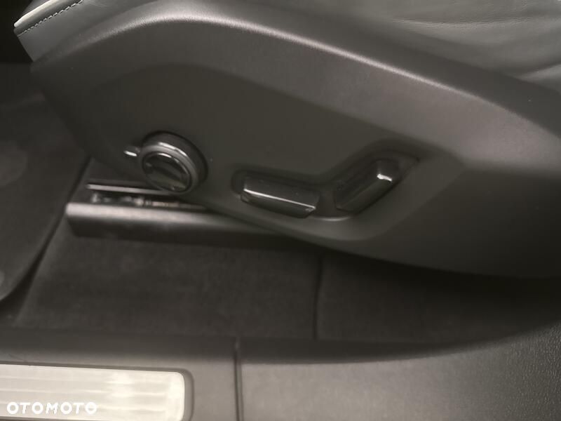 Volvo XC 60 B5 B AWD R-Design - 18