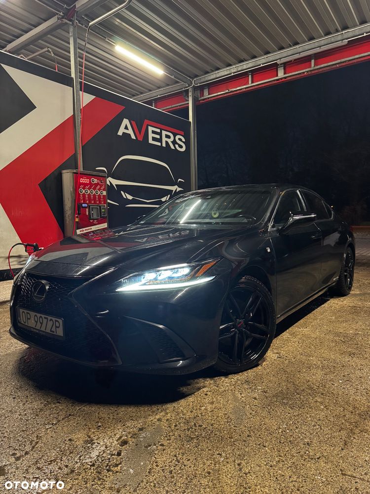 Lexus ES 300h F Sport - 40