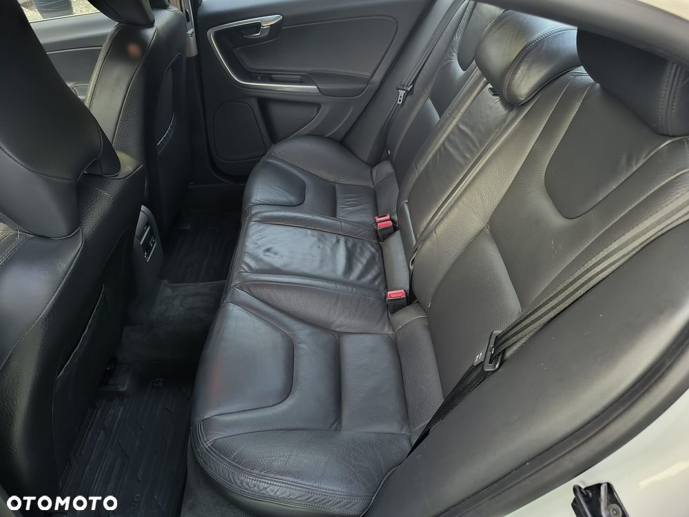 Volvo S60 D3 Summum - 17