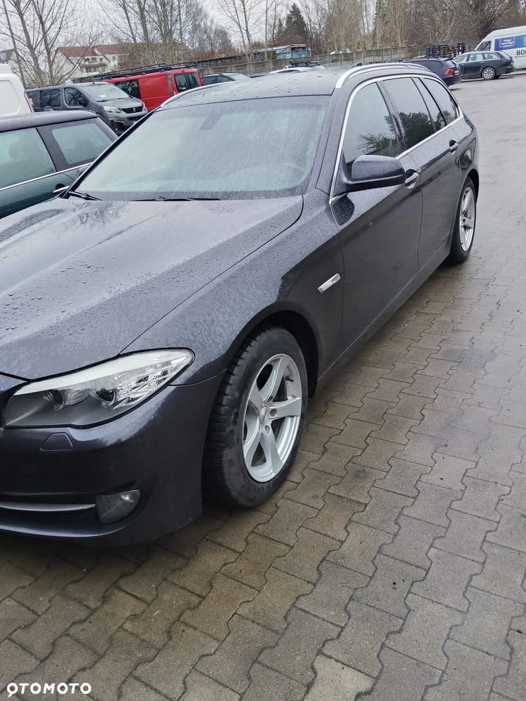 BMW Seria 5 525d xDrive Sport-Aut Modern Line - 4