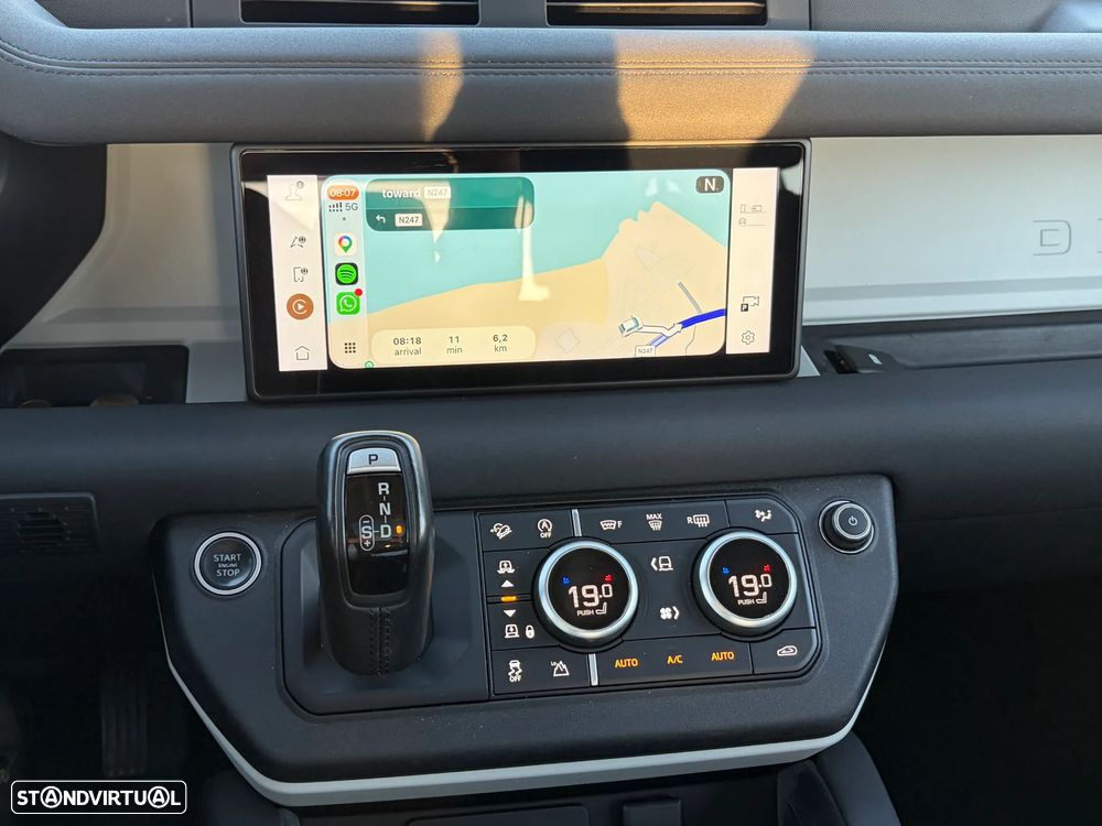 Land Rover Defender - 24