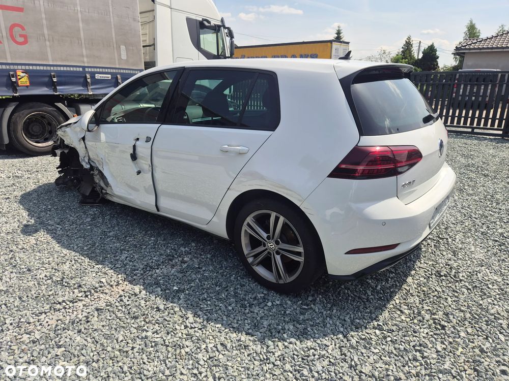 Volkswagen Golf - 10