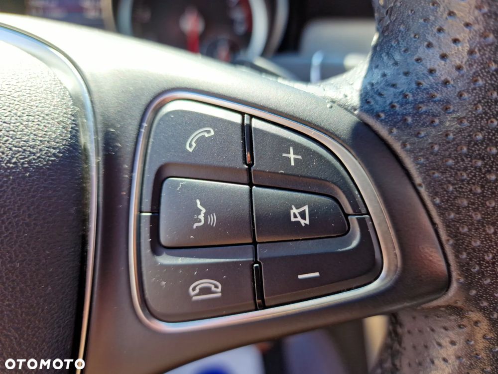 Mercedes-Benz CLA 180 7G-DCT - 23