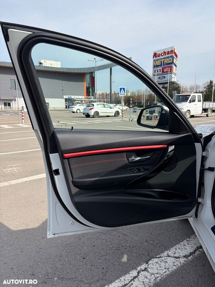 BMW Seria 3 320d Aut. Sport Line - 24
