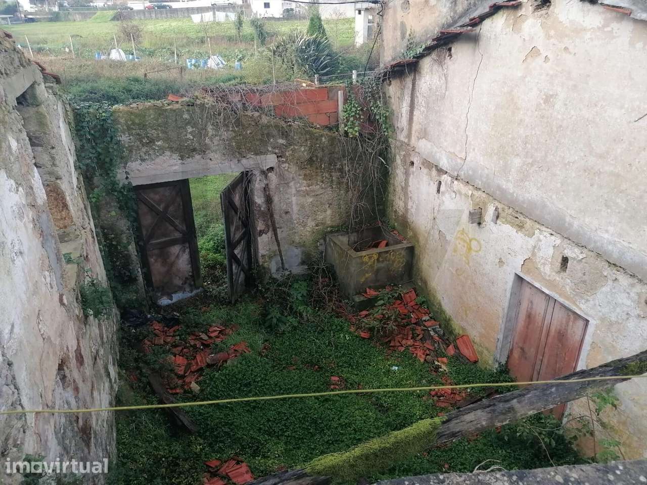 Imóveis compostos de 3 artigos urbanos com uma frente de rio. - Grande imagem: 3/24