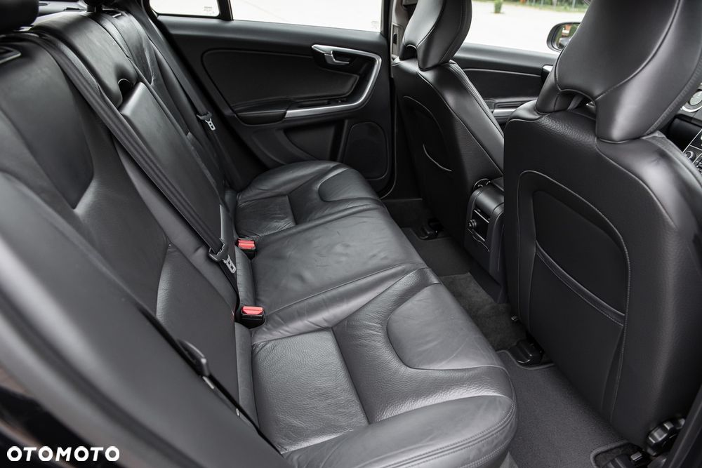 Volvo V60 D2 Summum - 29