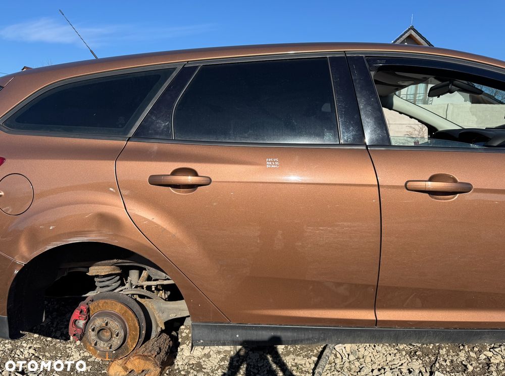 DRZWI PRAWY TYŁ FORD FOCUS MK3 KOMBI KOLOR YC - 1