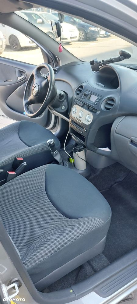 Toyota Yaris 1.3 - 12