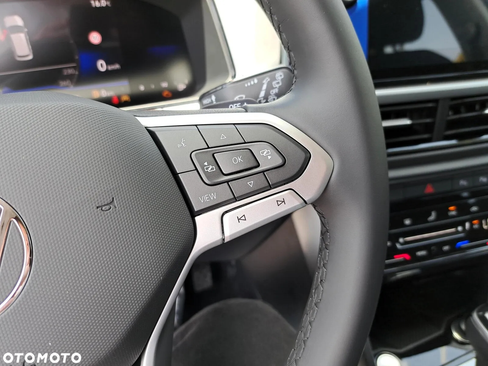 Volkswagen T-Roc 1.5 TSI Life Plus DSG - 24
