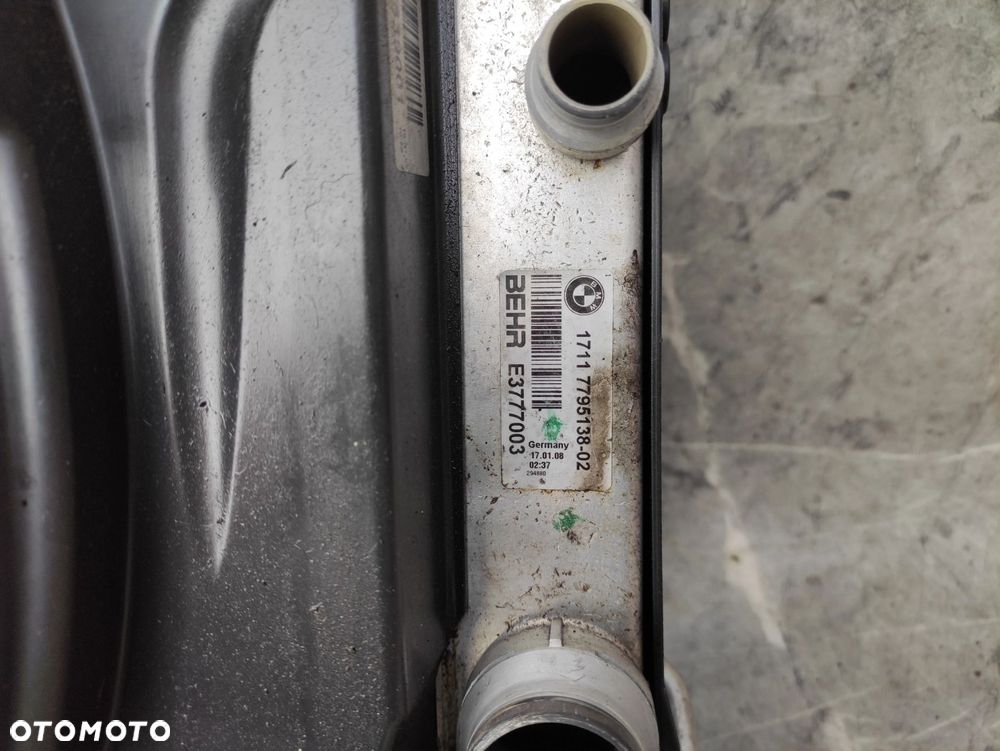 PAS PRZEDNI WZMOCNIENIE CZOŁOWE CHŁODNICE WIATRAK BMW E60 E61 535i N54B30 3.0 B - 13