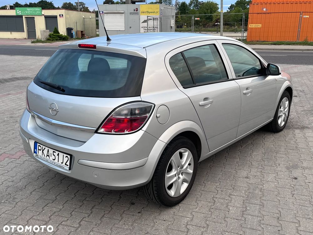 Opel Astra 2011 photo 5