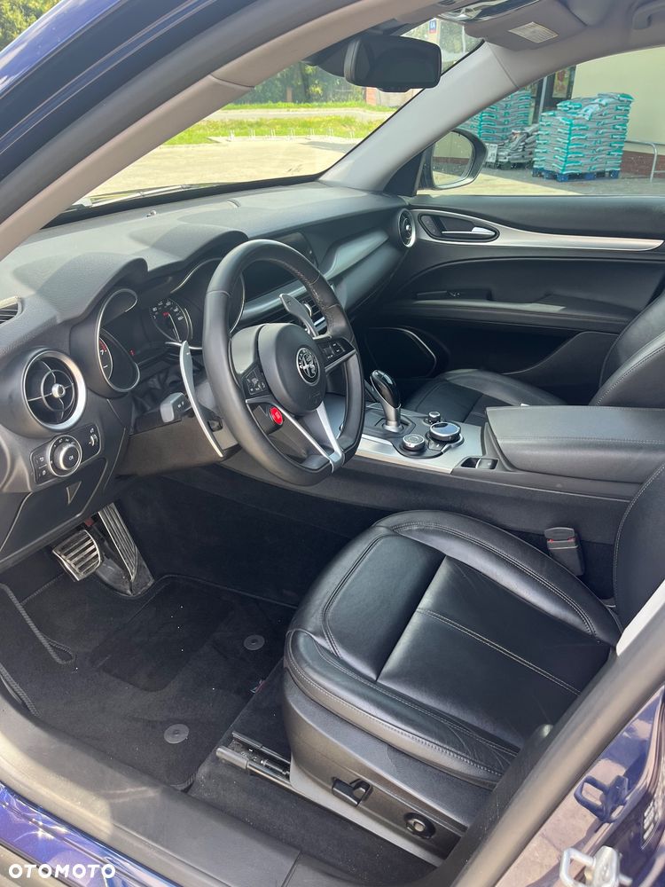 Alfa Romeo Stelvio 2.0 Turbo 16V AT8-Q4 Ti - 8