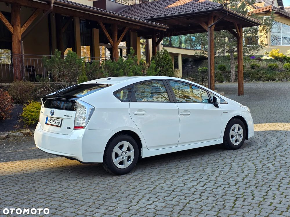 Toyota Prius (Hybrid) - 27