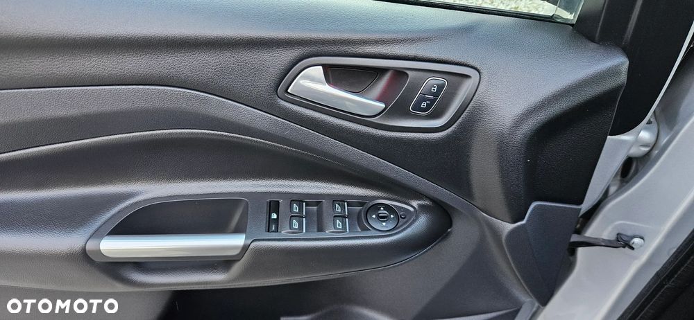 Ford Kuga 2.0 TDCi 2x4 Titanium - 28