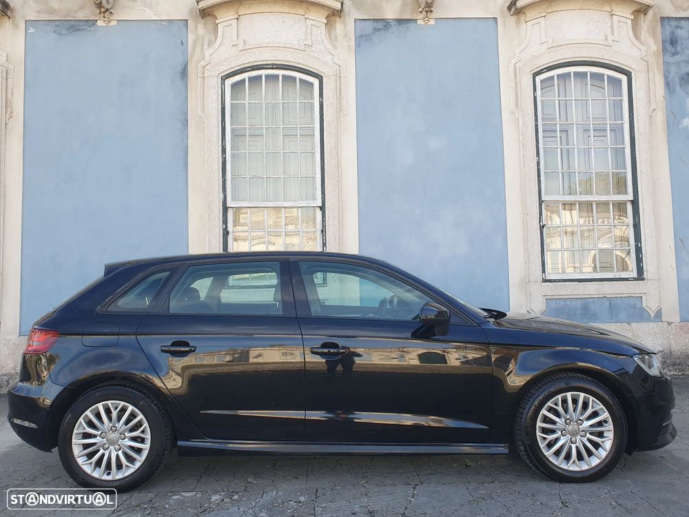 Audi A3 Sportback 1.6 TDI Attraction Ultra - 5