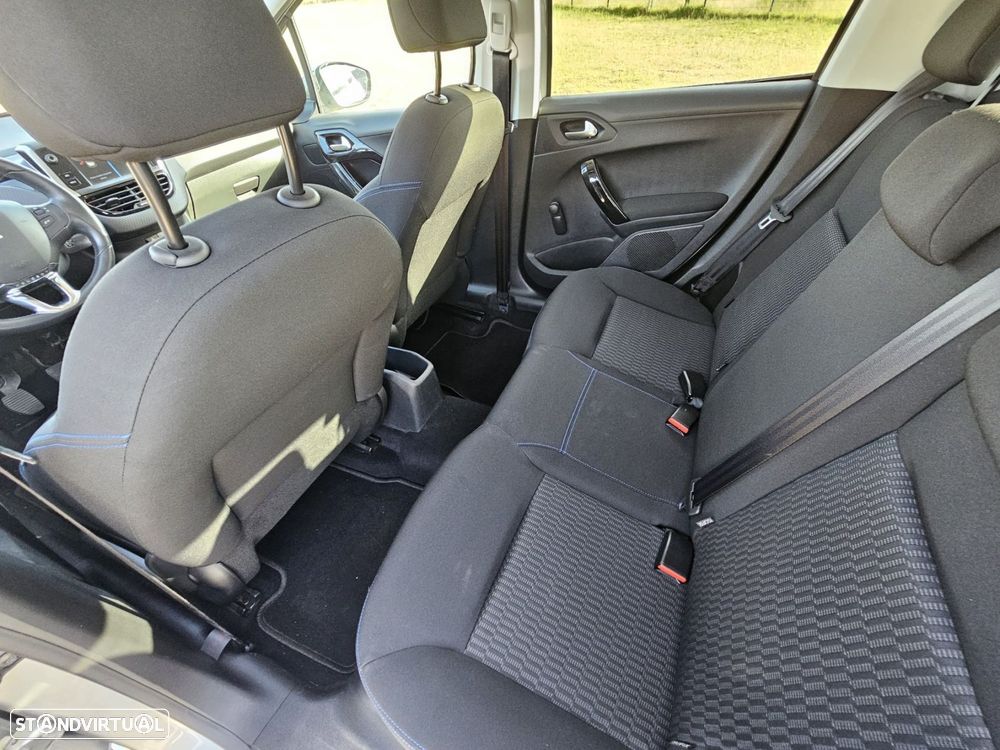 Peugeot 208 1.2 PureTech Style - 22