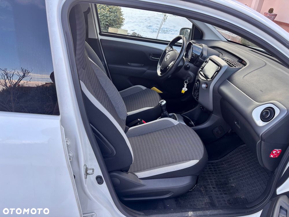 Toyota Aygo x-play - 8