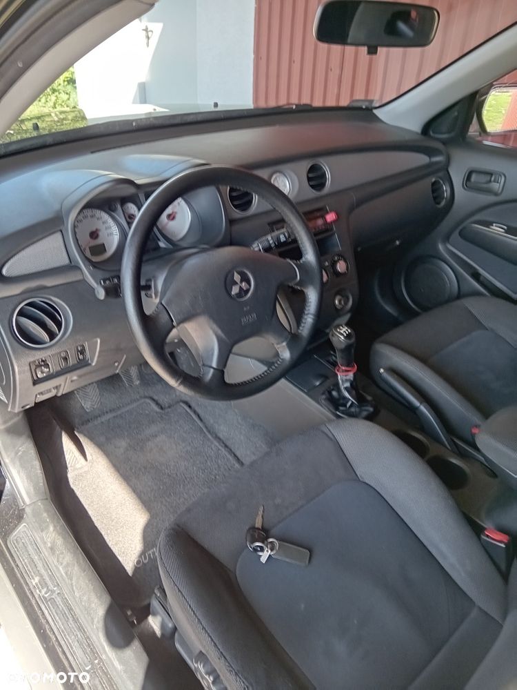 Mitsubishi Outlander - 6