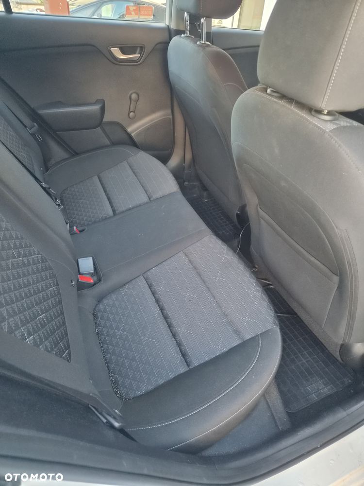 Kia Rio 1.2 M - 12