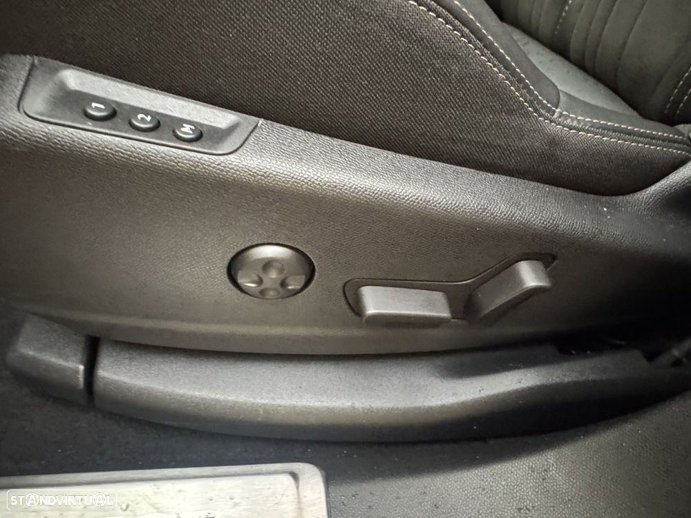 Peugeot 5008 1.2 PureTech GT Pack EAT8 - 36