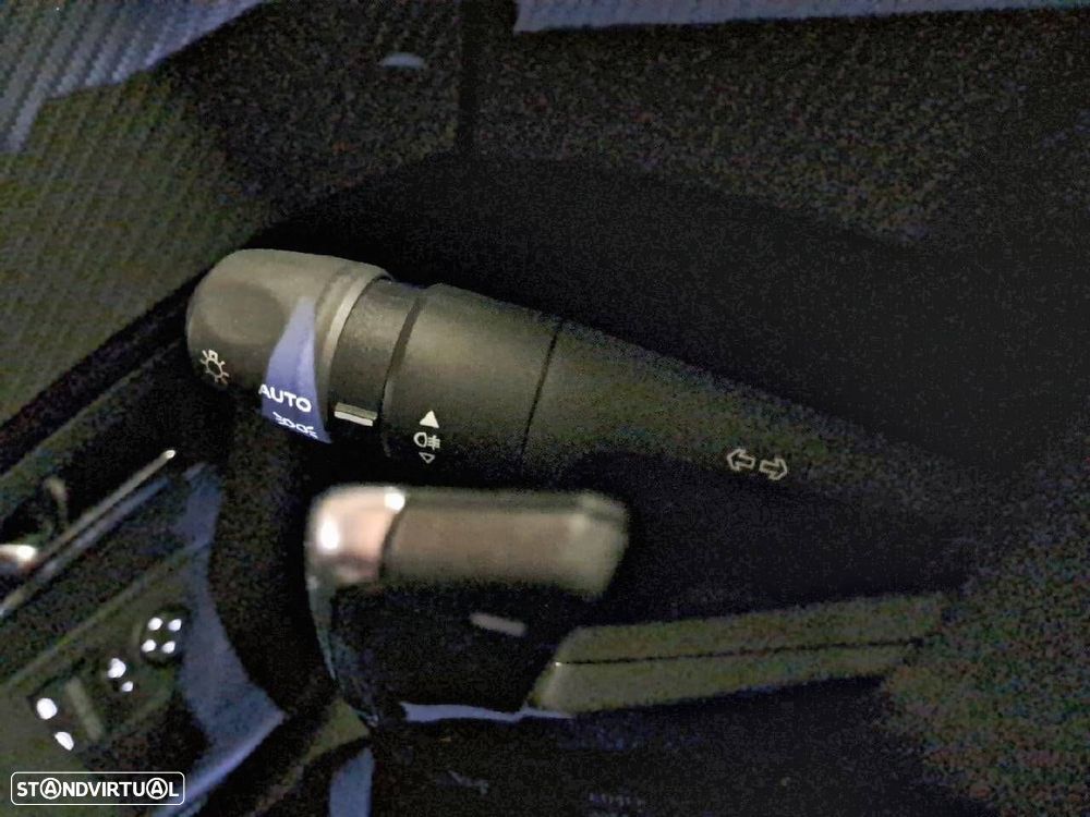 Peugeot 2008 1.2 Hybrid Allure e-DCS6 - 14