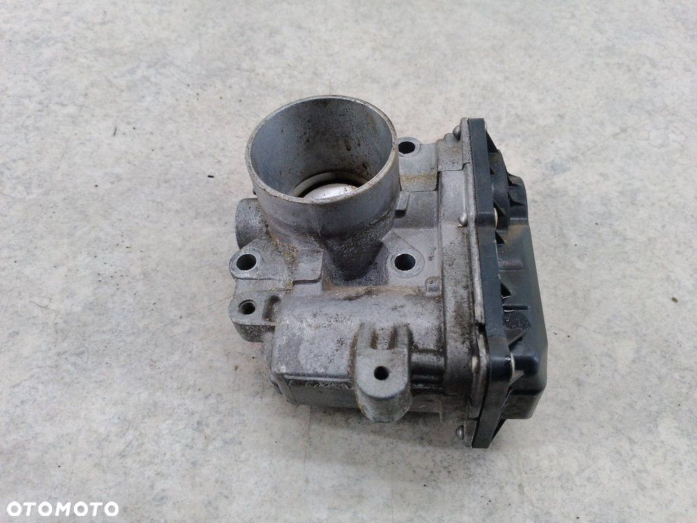PRZEPUSTNICA RENAULT CLIO III FL 161202859R 1.2 16V - 5