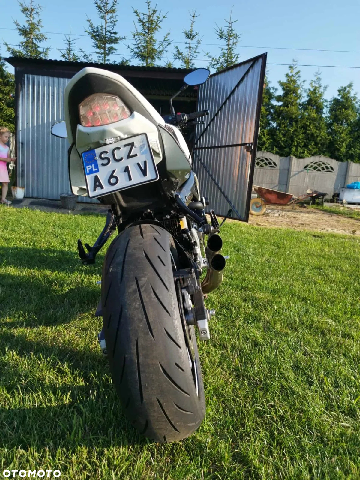 Suzuki GSR - 9