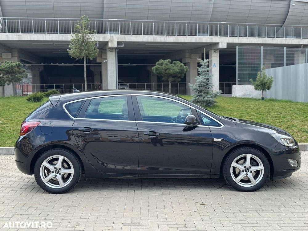 Opel Astra 1.6 ECOTEC DI Turbo Automatik Exklusiv - 3