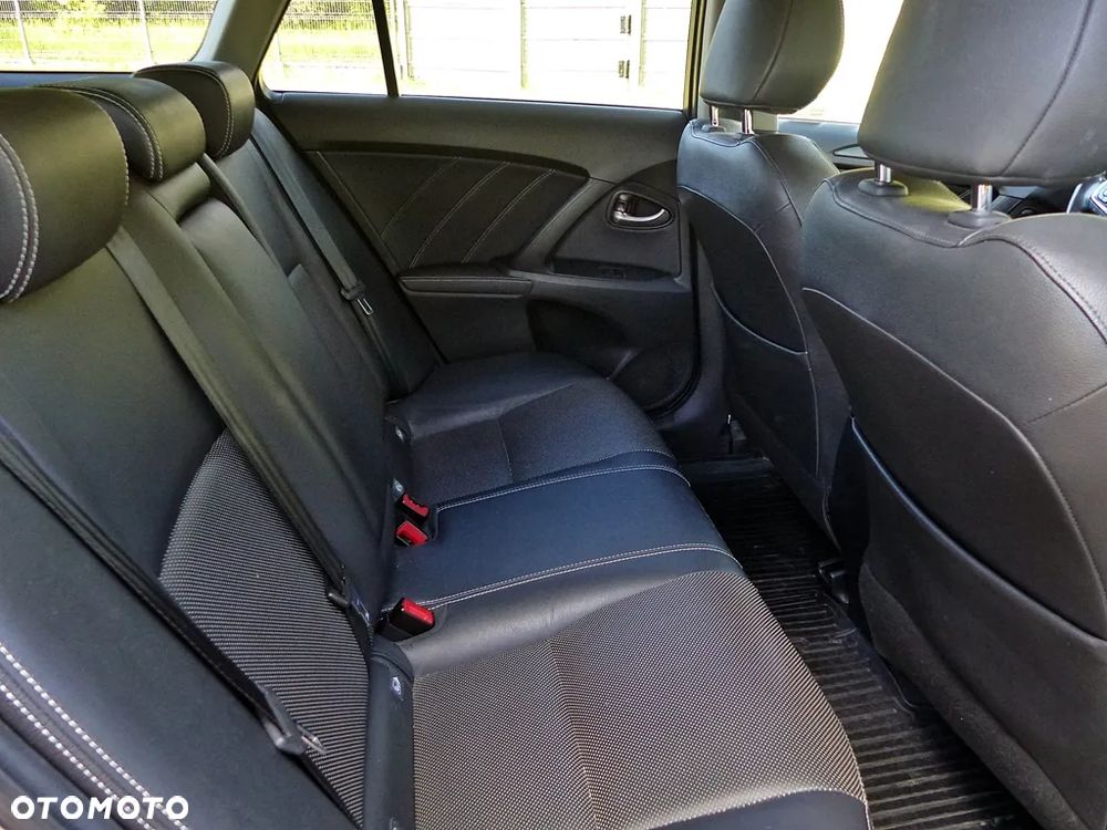 Toyota Avensis 2.0 D-4D Premium - 24