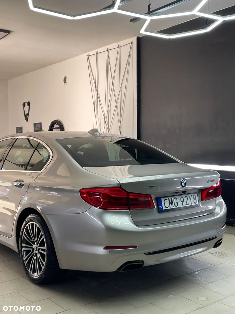 BMW Seria 5 540i xDrive Sport Line - 17