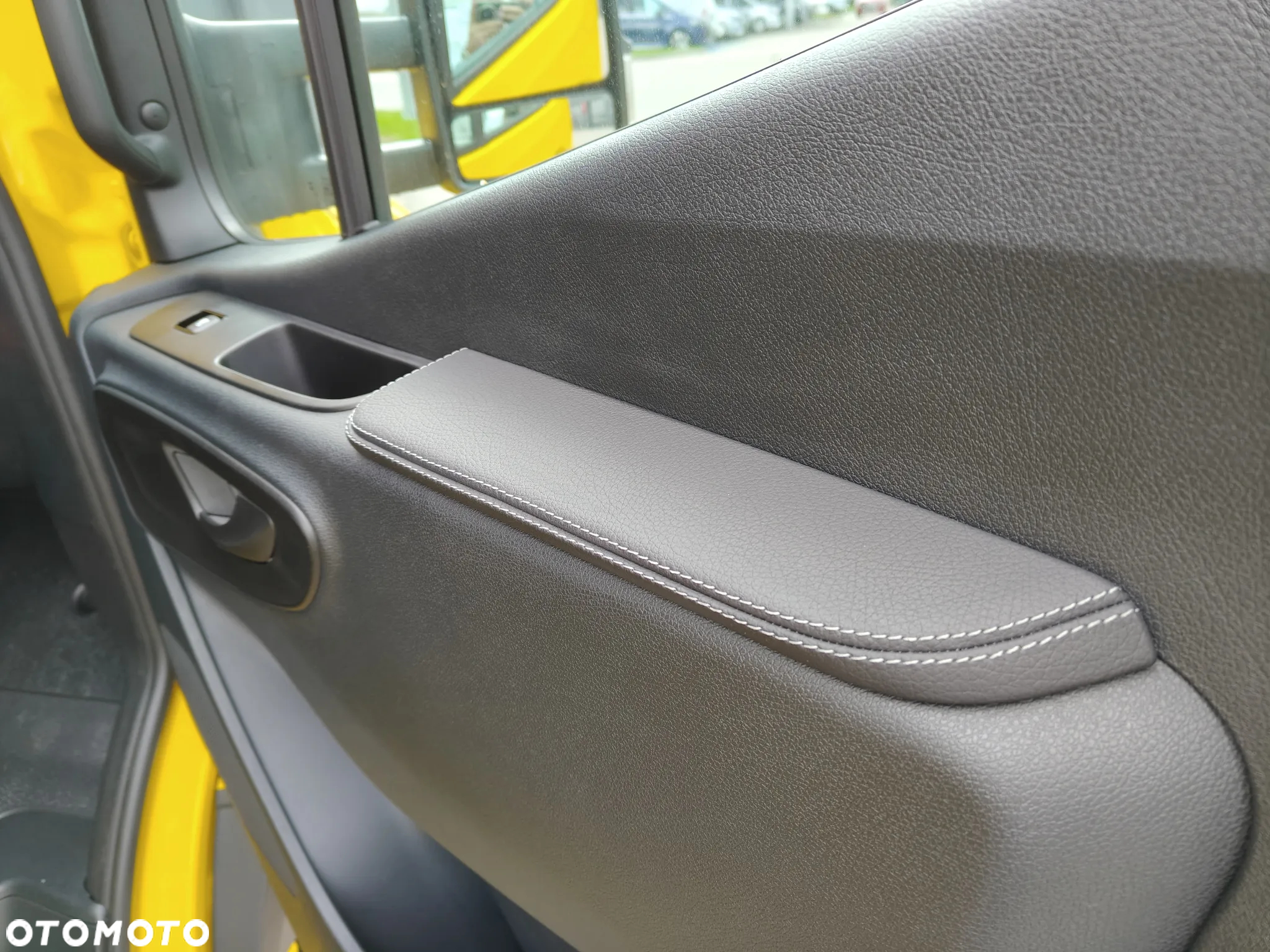 Mercedes-Benz Sprinter - 20