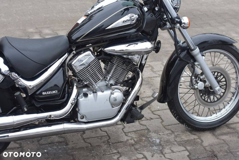 Suzuki Intruder - 14