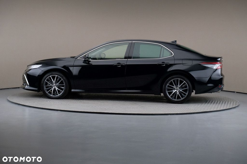 Toyota Camry - 4