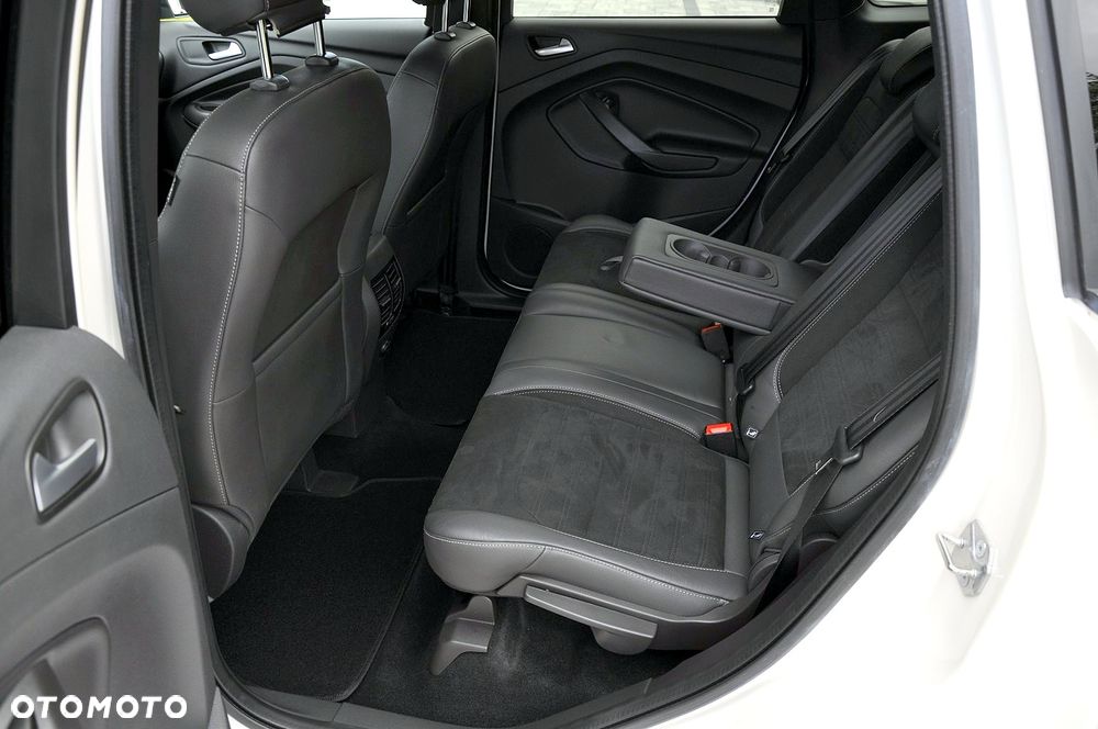 Ford Kuga 1.5 EcoBoost 2x4 ST-Line - 12