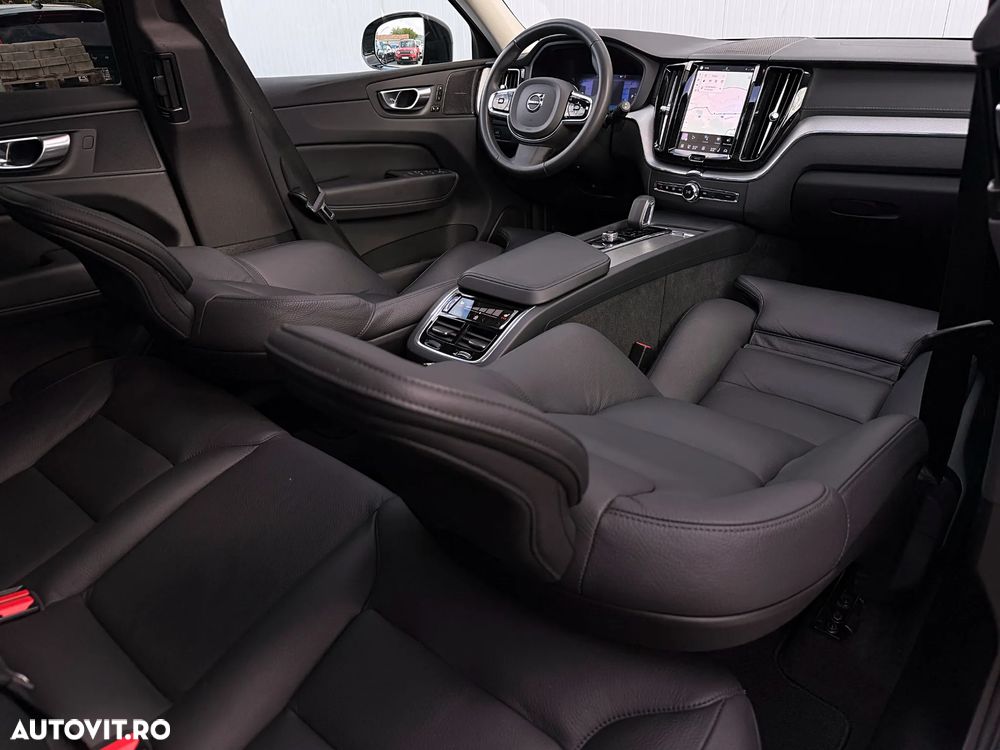Volvo XC 60 B4 MHEV AT AWD Ultimate Dark - 19