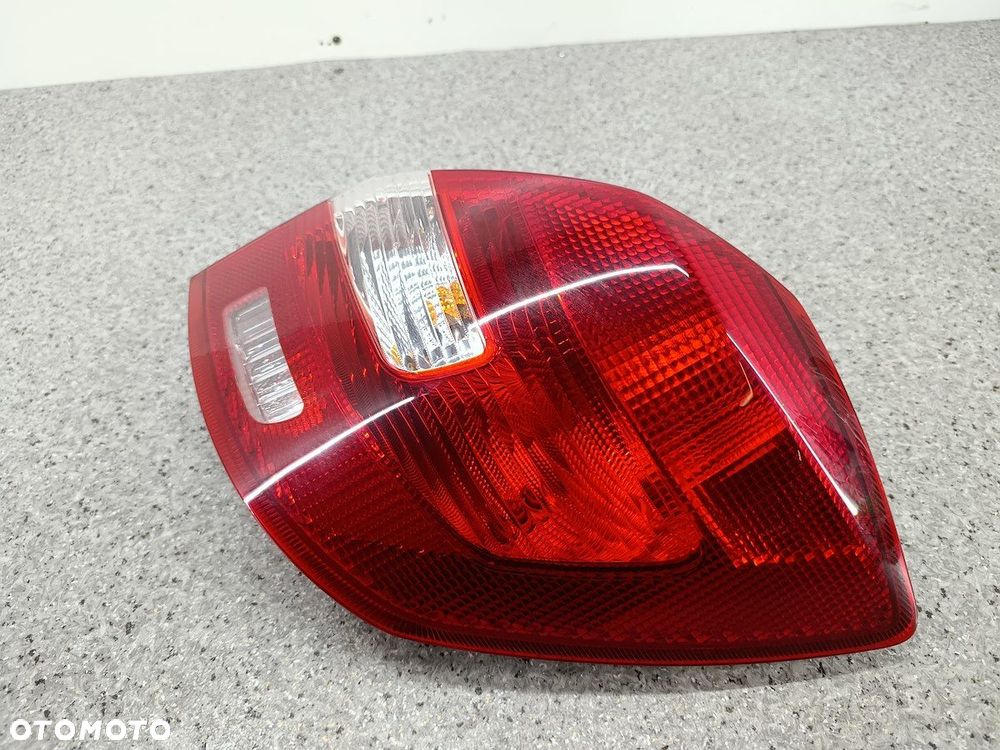 LAMPA TYLNA PRAWA SKODA FABIA II 11-C267 TYC HATCHBACK - 5